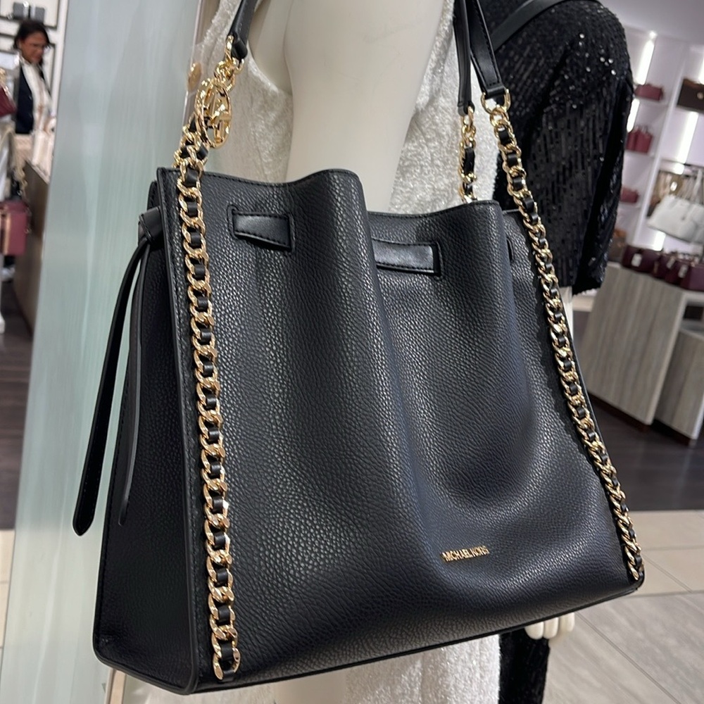 MICHAEL KORS
MINA LARGE BELTED CHAIN SHOULDER BAG BLACK COLOR - Picture 15 of 16